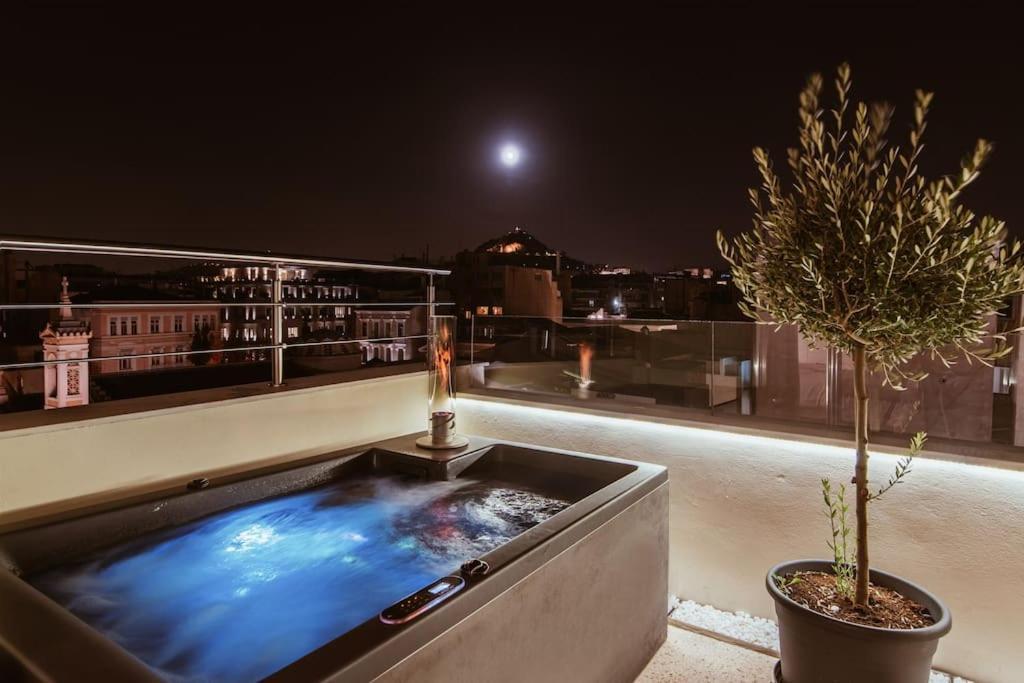 Heated Plunge Pool & Firepit Acropolis Penthouse Apartment เอเธนส์ ภายนอก รูปภาพ