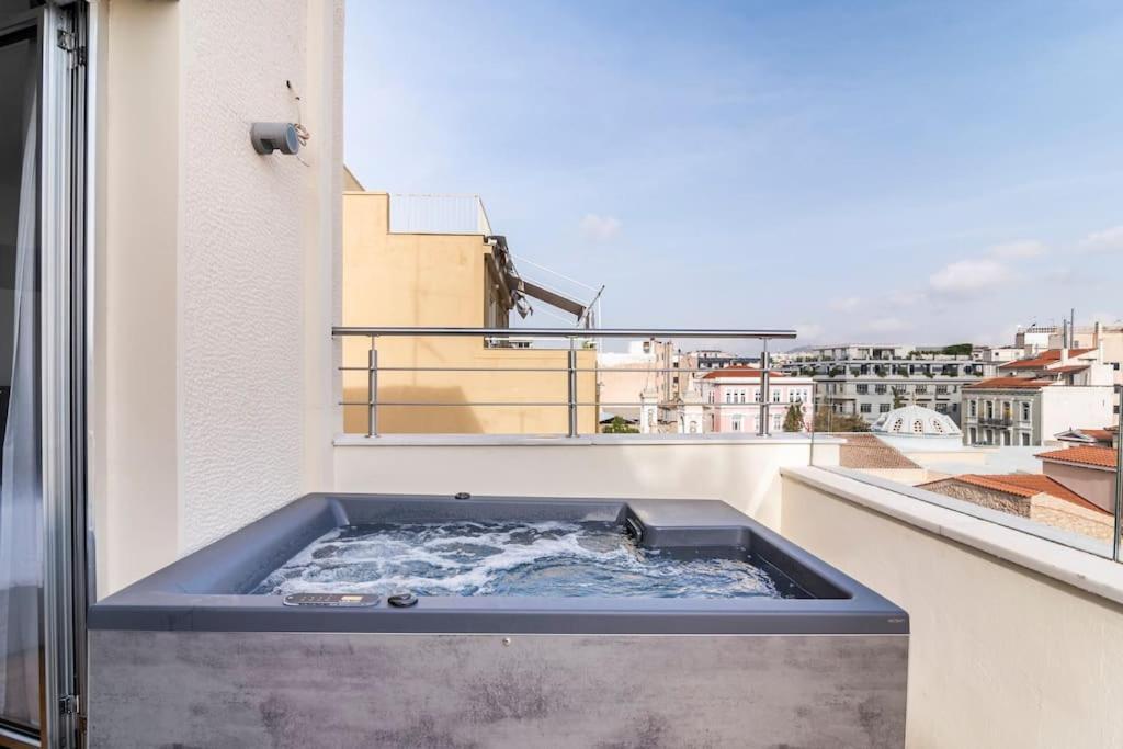 Heated Plunge Pool & Firepit Acropolis Penthouse Apartment เอเธนส์ ภายนอก รูปภาพ