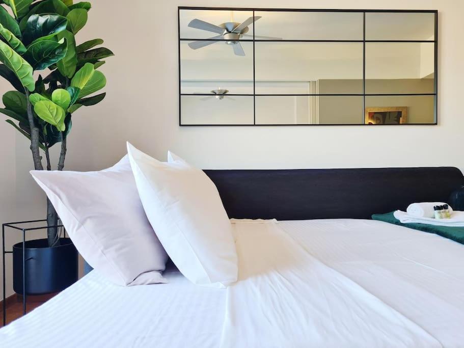 Heated Plunge Pool & Firepit Acropolis Penthouse Apartment เอเธนส์ ภายนอก รูปภาพ
